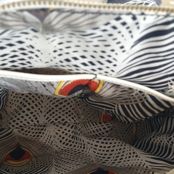 New Iman Elegant Winter White Handbag with Scarf Accent - Picture 7 of 13